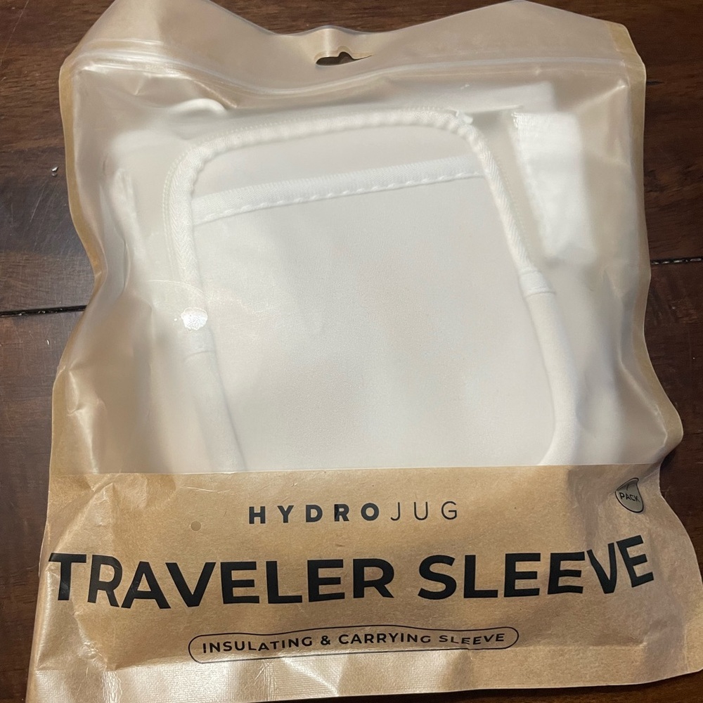 HydroJug Traveler Sleeve in White